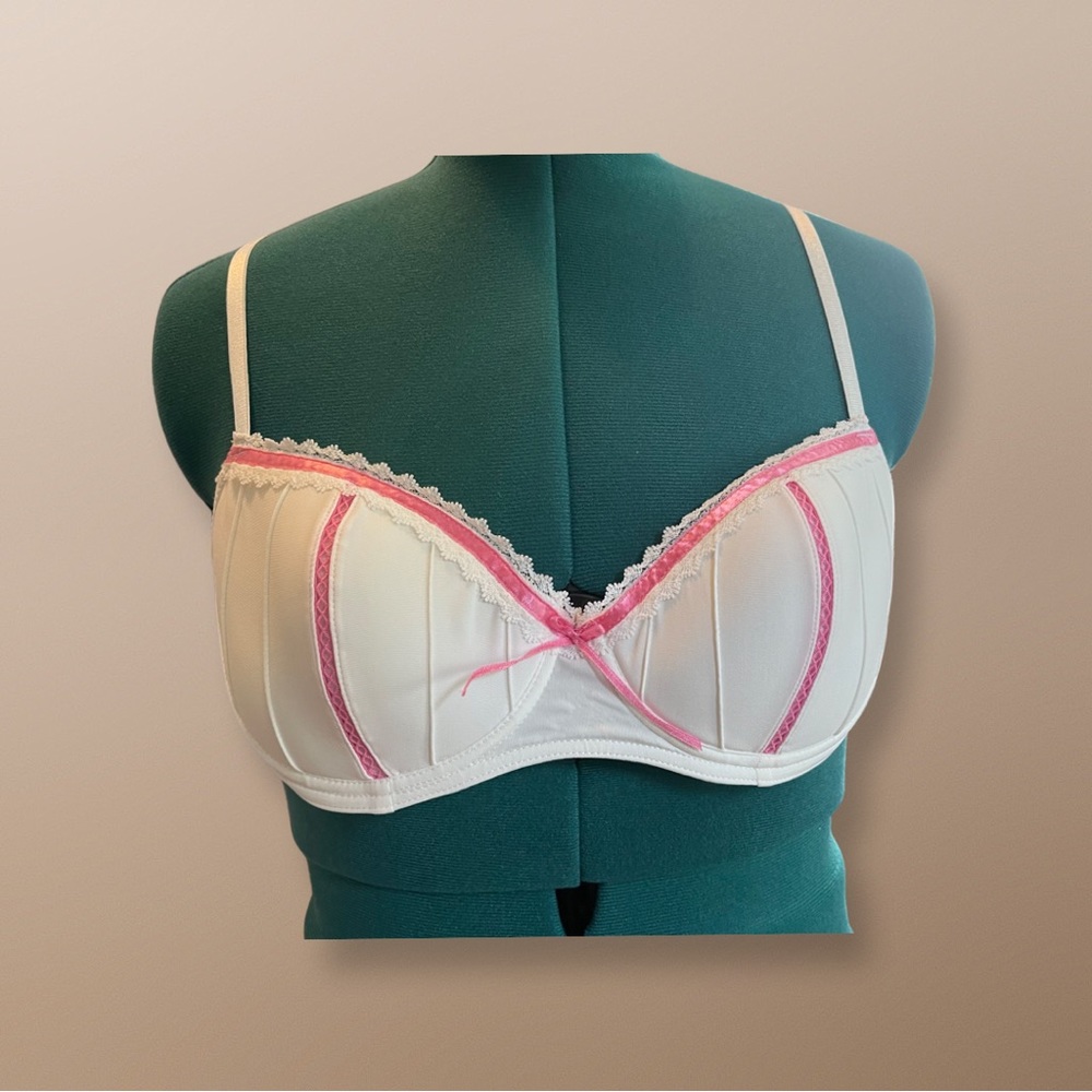 Never worn, 38C Candie’s Bra
